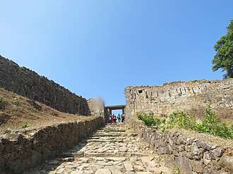 Kavaledurga Fort - Shimoga (31).jpg — Vinayaraj, CC BY-SA 4.0, via Wikimedia Commons